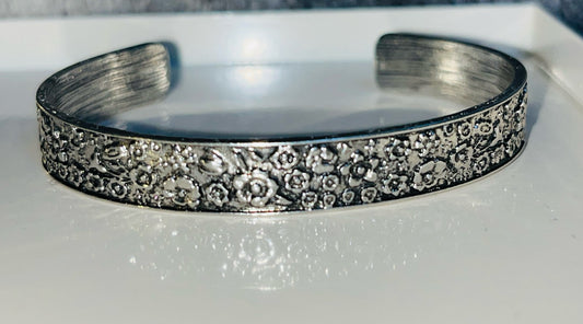 Exquisite Alloy Flower Pattern Open Bangle Bracelet